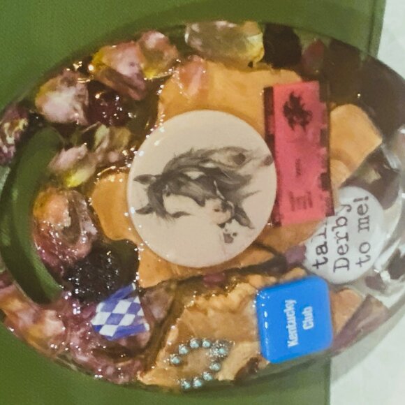 Derby Horse Chacutarie Board - Picture 2 of 2